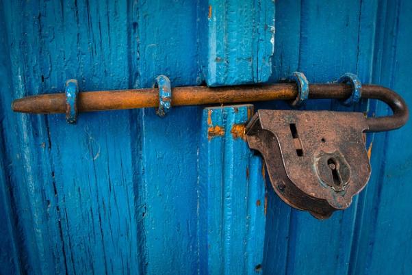 door-1587863_640